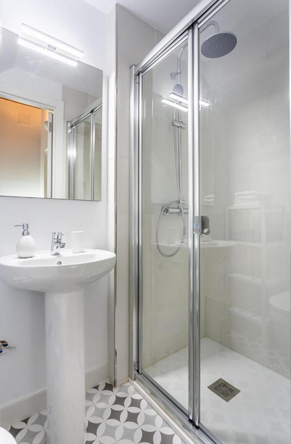 Stunning Apartment In Central Севілья Екстер'єр фото